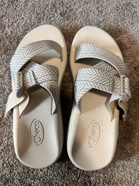 CHACO Women’s Cush Z extra cushioned slides. Grey and tan NEW